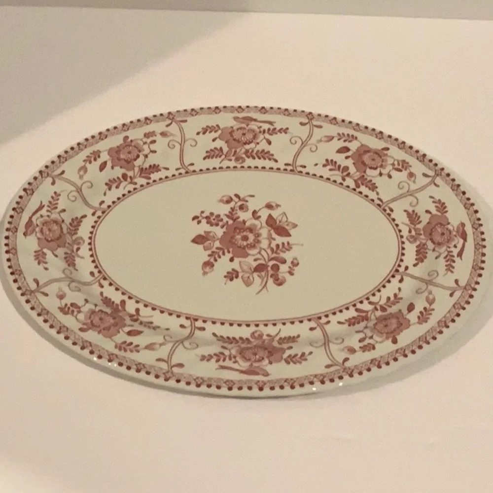 Red and Cream Oval Platter - Picture 1 of 15